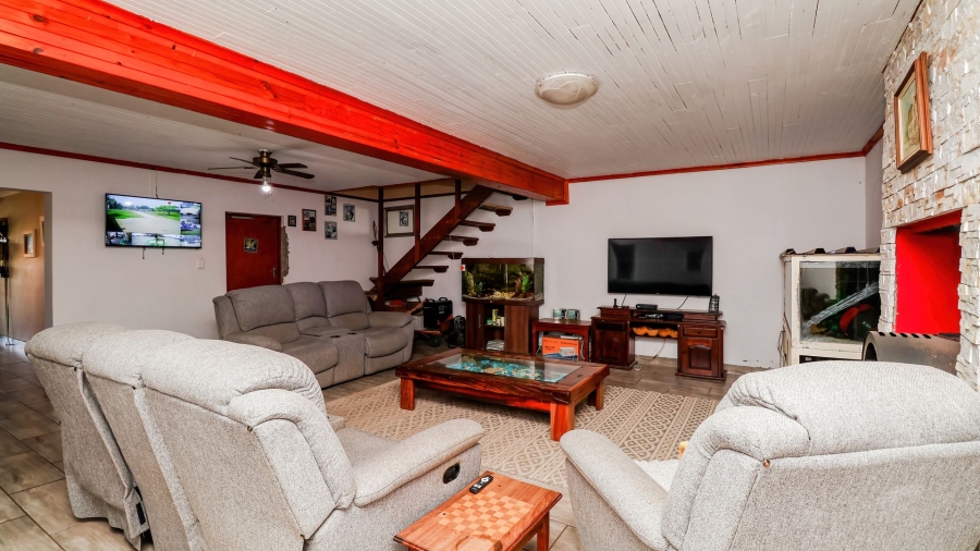5 Bedroom Property for Sale in Hartenbos Central Western Cape